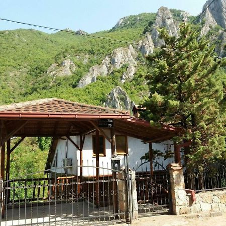 Riverside Haven Dolna Matka Ngoại thất bức ảnh